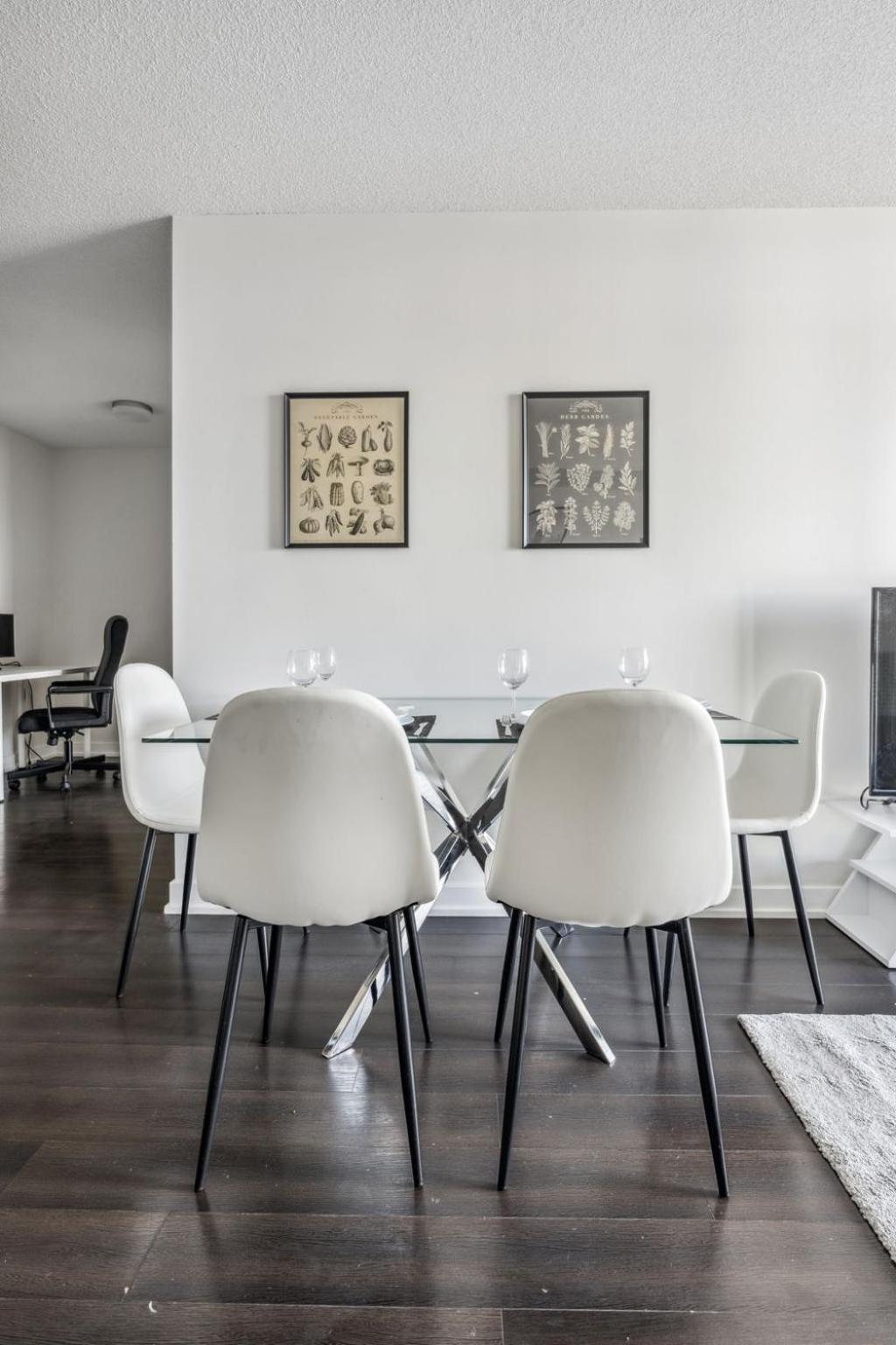 Elegant Condo, Views , Cityplace Downtown *
